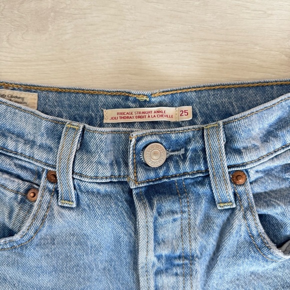 Levi’s Ribcage Straight Ankle Jeans Distressed Cropped size 25 Light Wash - Picture 12 of 12